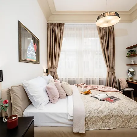 Days - 1min Old Town Square - 1bdr - Parizska Street