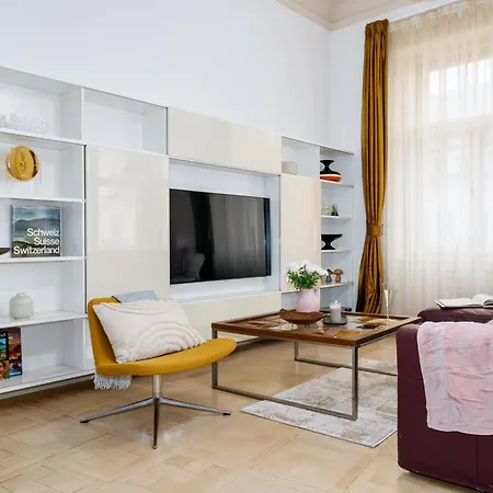 Apartment Days - 1min Old Town Square - 1bdr - Parizska Street Prague