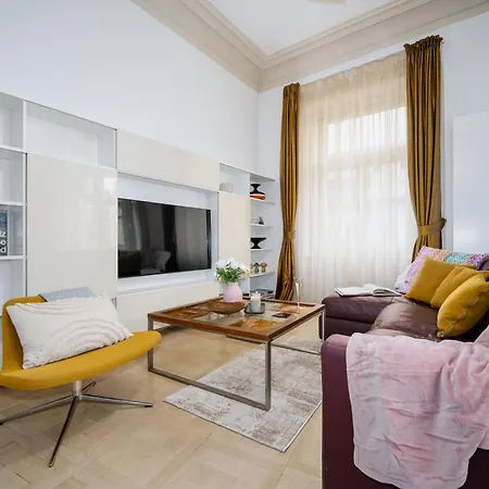 Days - 1min Old Town Square - 1bdr - Parizska Street