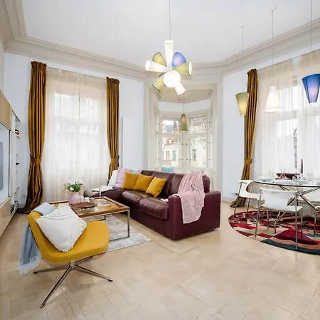 Days - 1min Old Town Square - 1bdr - Parizska Street