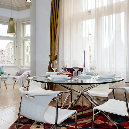 Days - 1min Old Town Square - 1bdr - Parizska Street *